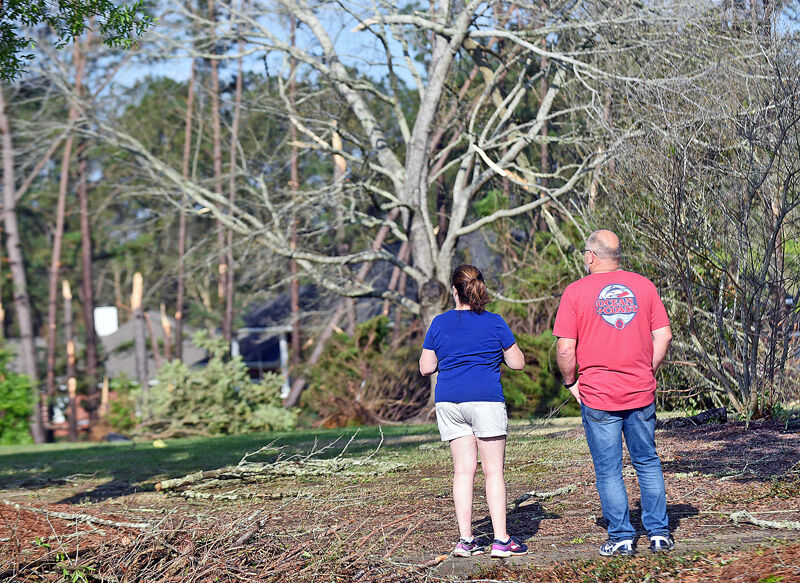 Possible tornado leaves mark on Dothan neighborhood